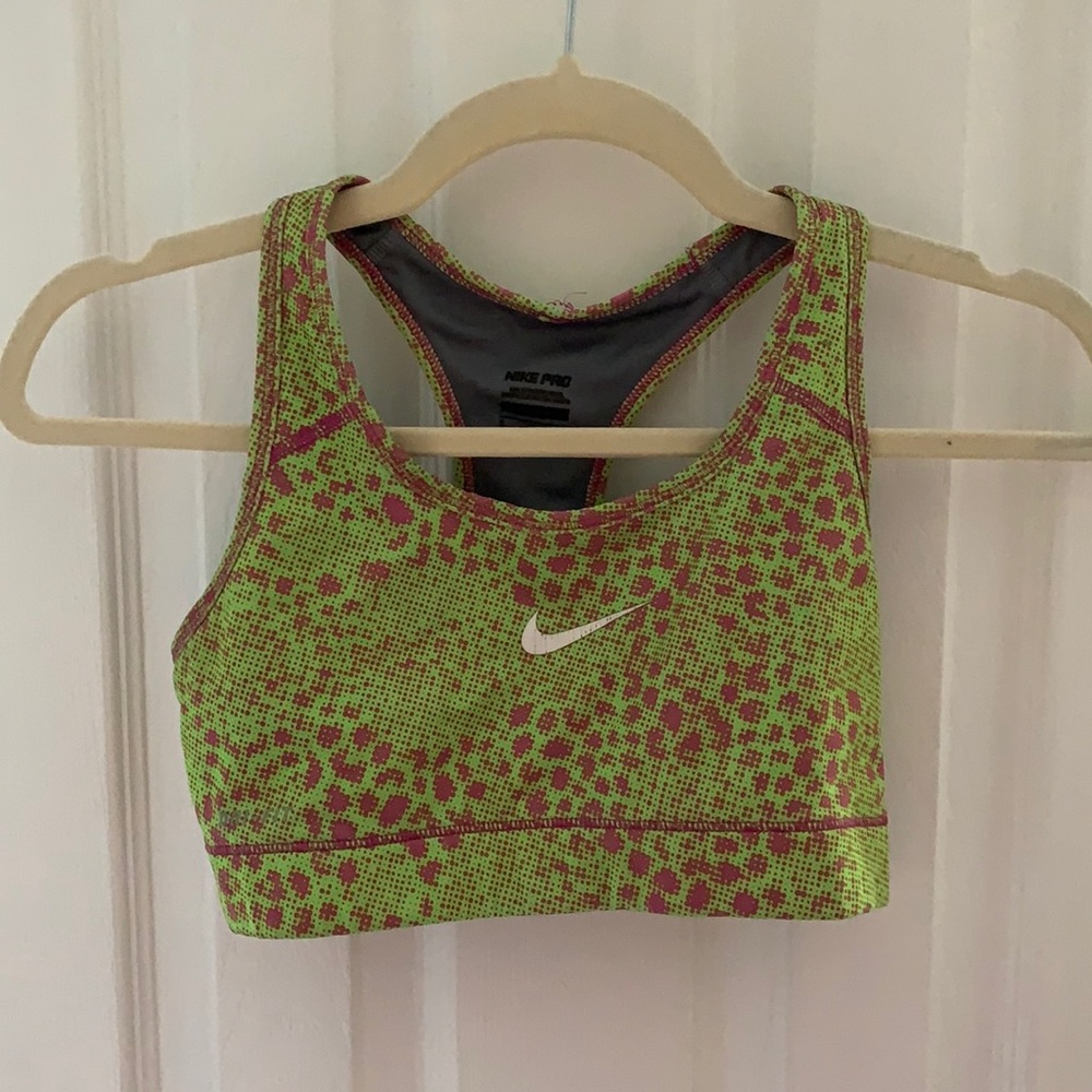 Nike sports bra size small